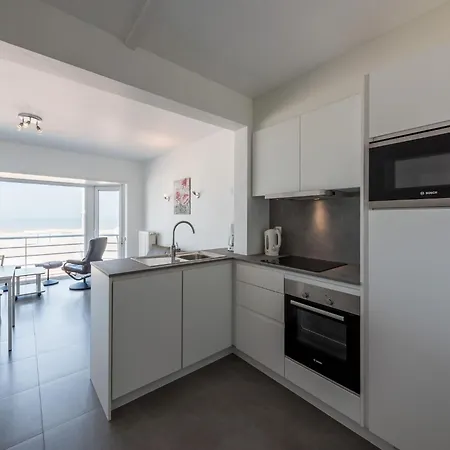 아파트 On Sea With Stunning Views, Cleaning Included *