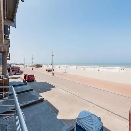 On Sea With Stunning Views, Cleaning Included 아파트